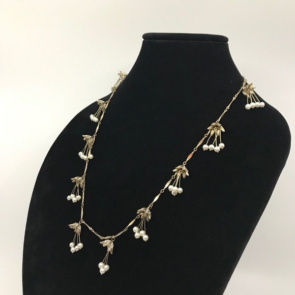 Pearl Flower Necklace - Picture 3 of 7